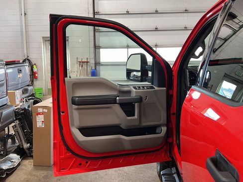 Used 2022 Ford F250 XLT w/ Black Appearance Package image 10