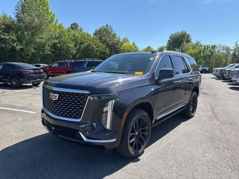 Certified 2025 Cadillac Escalade Premium Luxury w/ LPO, Floor Liner Package image 3