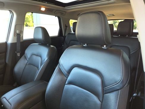 Used 2022 Nissan Pathfinder SL AWD/4WD image 26