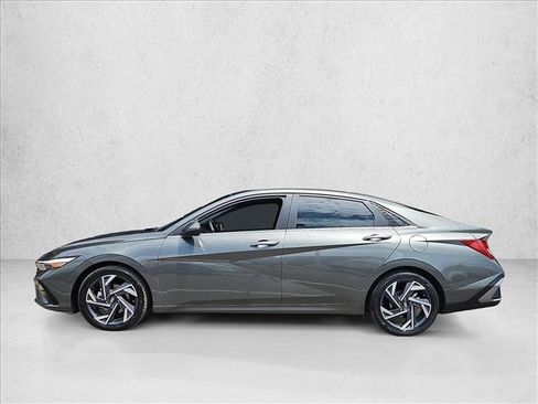 Used 2024 Hyundai Elantra Limited FWD image 9