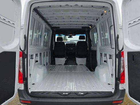 Used 2025 Mercedes-Benz Sprinter 2500 image 21