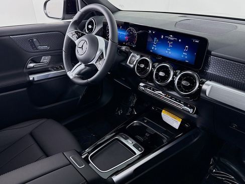 New 2026 Mercedes-Benz GLB 250 image 16