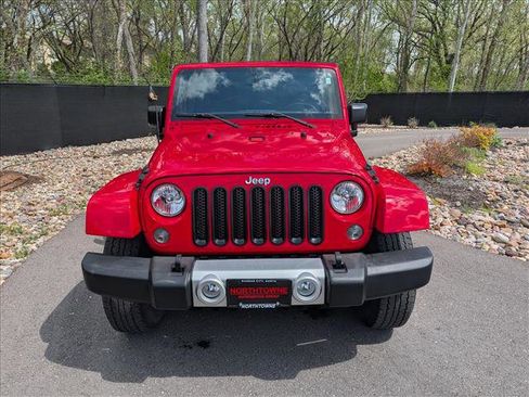 Used 2015 Jeep Wrangler Unlimited Sahara w/ Connectivity Group AWD/4WD image 8