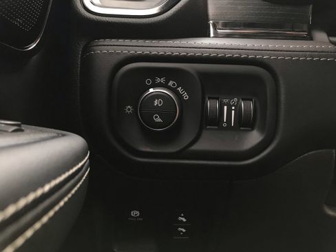 Used 2024 RAM 1500 Limited image 30