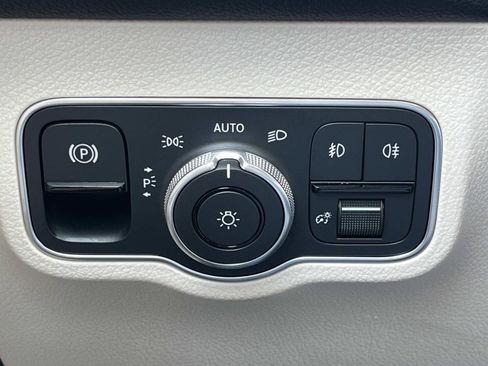 Certified 2025 Mercedes-Benz GLB 250 image 25