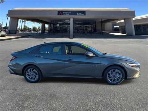Used 2024 Hyundai Elantra SEL image 7