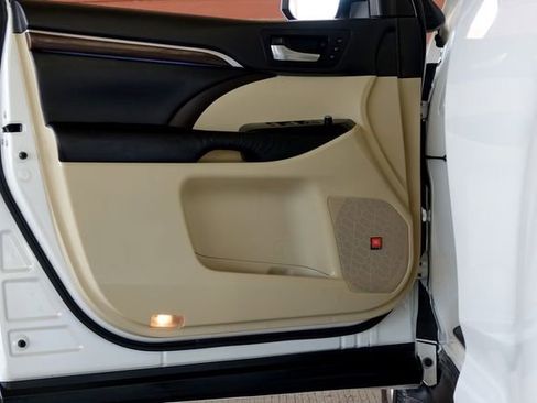 Used 2016 Toyota Highlander Limited image 32