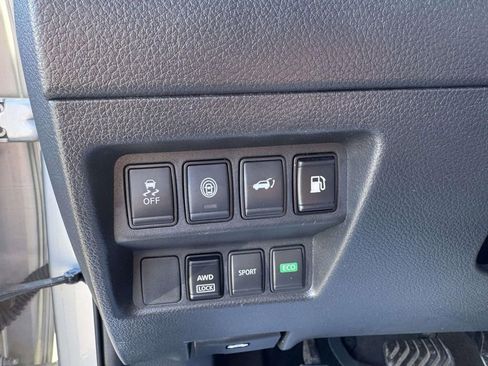 Used 2020 Nissan Rogue SV AWD/4WD image 11