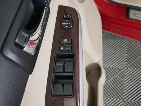 Used 2012 Toyota Camry XLE w/ Leather Pkg image 17