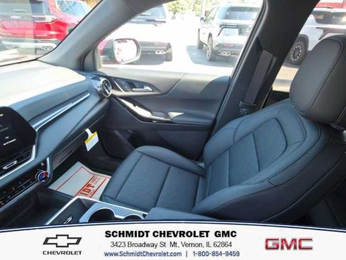 New 2027 Chevrolet Equinox LT w/ Convenience Package II FWD image 17