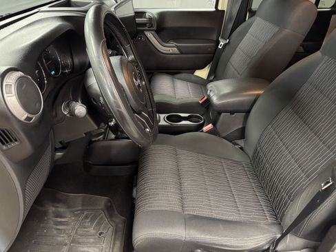 Used 2011 Jeep Wrangler Unlimited Sport image 9