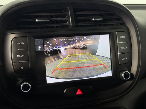Used 2025 Kia Soul LX w/ LX Technology Package FWD image 19