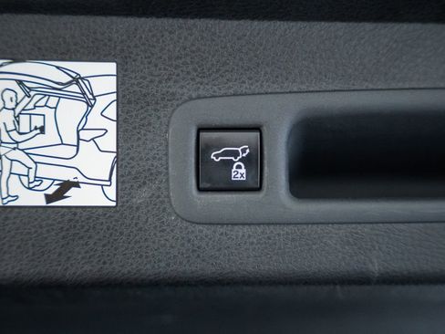 Used 2023 Toyota Sienna XSE FWD image 10