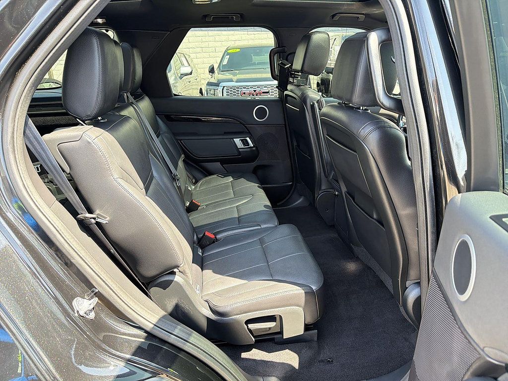 Used 2017 Land Rover Discovery SE AWD/4WD image 27