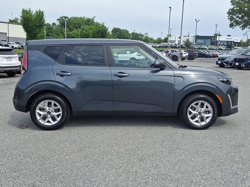 Certified 2025 Kia Soul LX w/ LX Technology Package FWD image 7