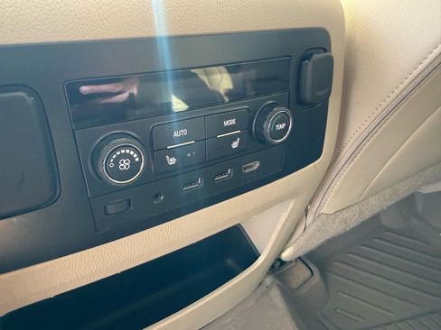 Used 2018 GMC Yukon XL Denali w/ Denali Ultimate Package AWD/4WD image 11