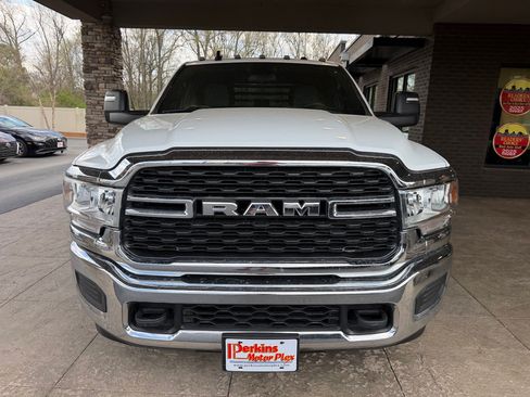 Used 2024 RAM 3500 SLT w/ Quick Order Package 2YG SLT AWD/4WD image 4