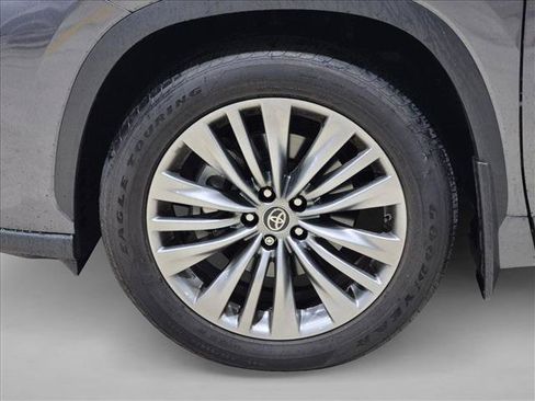 Used 2021 Toyota Highlander Platinum AWD/4WD image 9