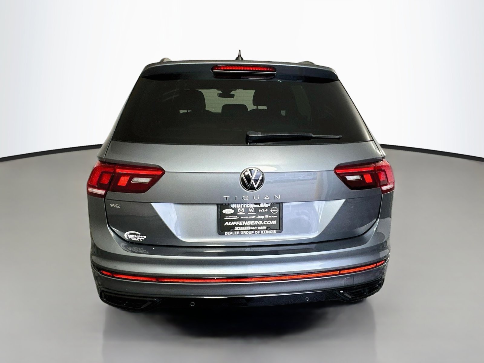 Used 2023 Volkswagen Tiguan SE R-Line FWD image 6