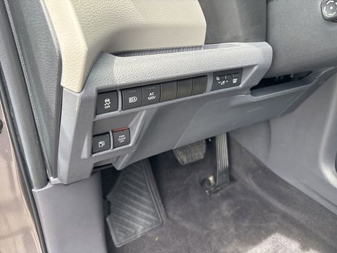 Used 2023 Toyota Sienna Limited AWD/4WD image 6