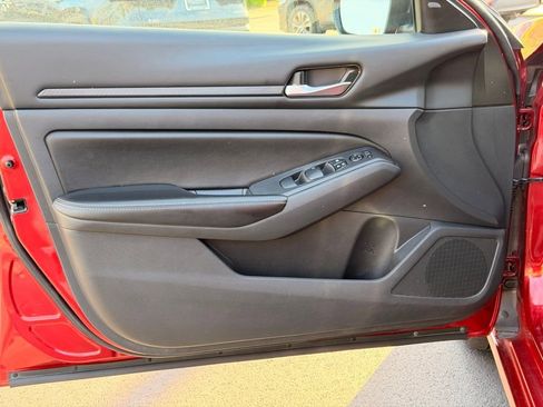 Used 2024 Nissan Altima 2.5 SV FWD image 25