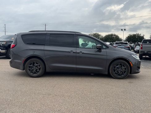 Used 2019 Chrysler Pacifica Limited w/ Advanced Safetytec Group image 4