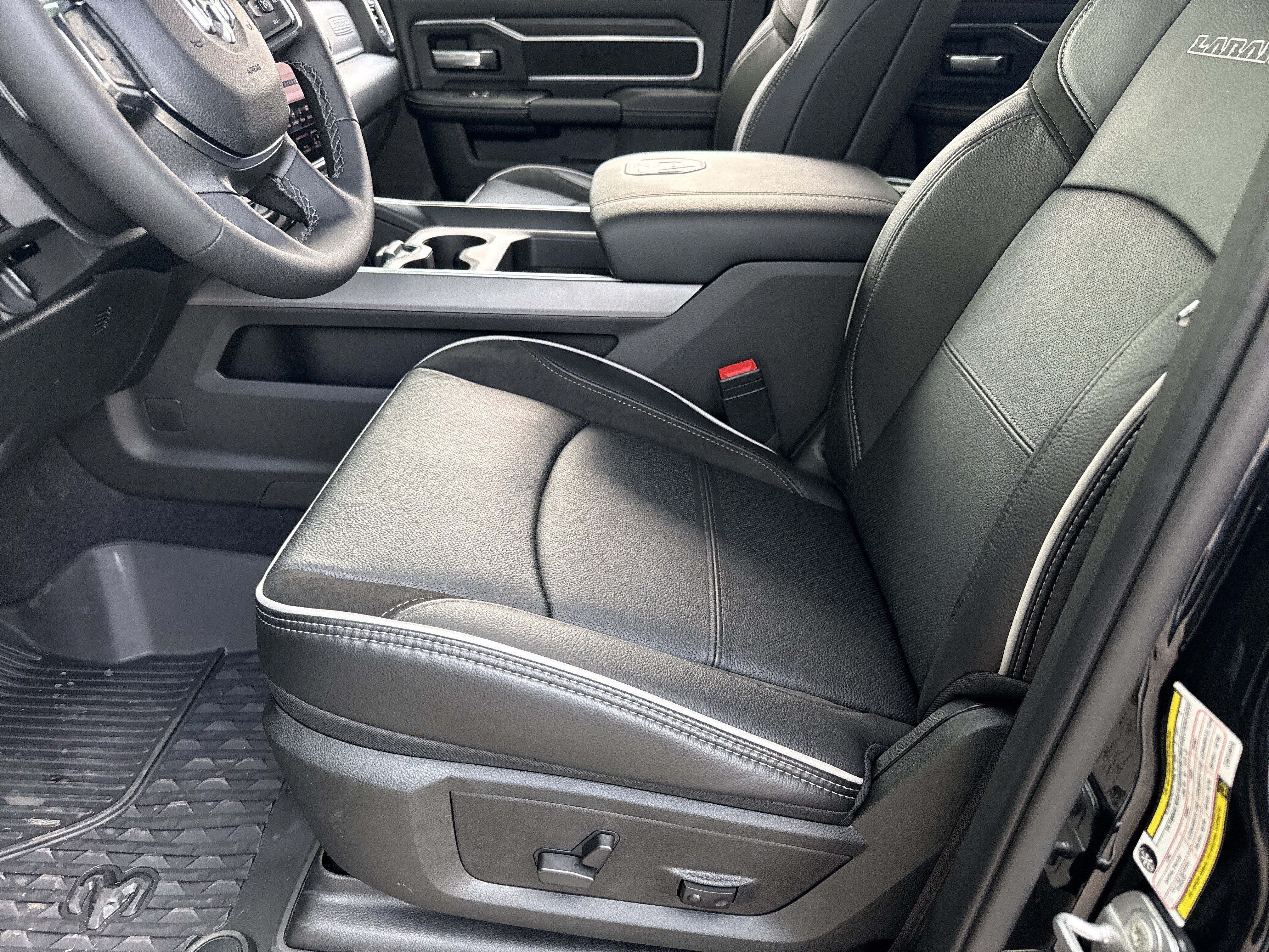 New 2026 RAM 3500 Laramie AWD/4WD image 23