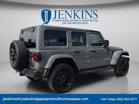Used 2023 Jeep Wrangler Unlimited Sahara w/ Dual Top Group AWD/4WD image 4