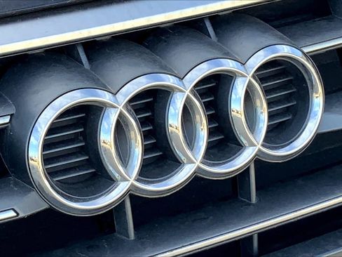 Used 2018 Audi Q5 2.0T Premium Plus w/ Premium Plus Package AWD/4WD image 30
