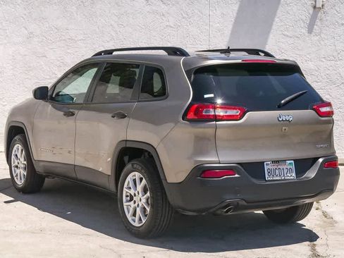 Used 2016 Jeep Cherokee Sport FWD image 7