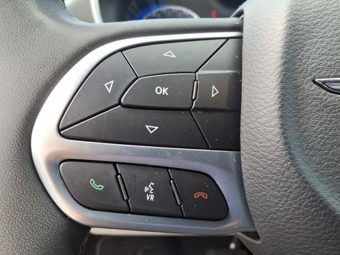 Used 2024 Chrysler Pacifica Touring-L FWD image 20