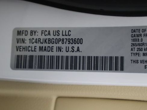 Used 2023 Jeep Grand Cherokee L Limited AWD/4WD image 39