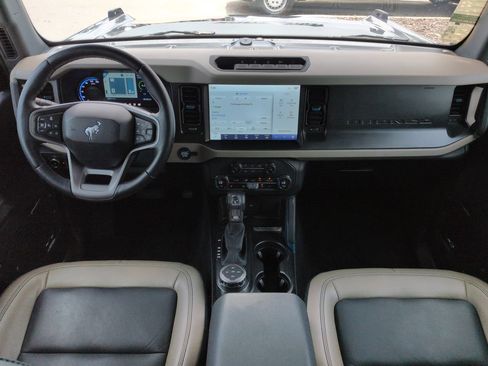 Used 2023 Ford Bronco Wildtrak AWD/4WD image 15