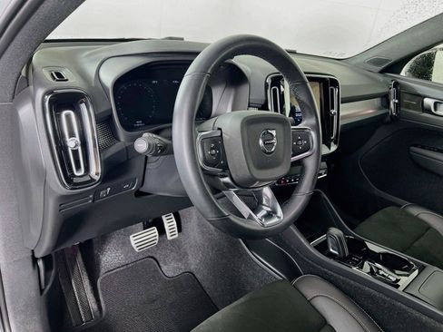 Used 2022 Volvo XC40 T5 R-Design AWD/4WD image 10