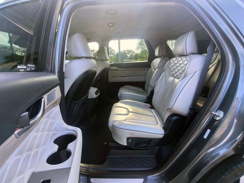Used 2022 Hyundai Palisade Calligraphy w/ Cargo Package FWD image 17