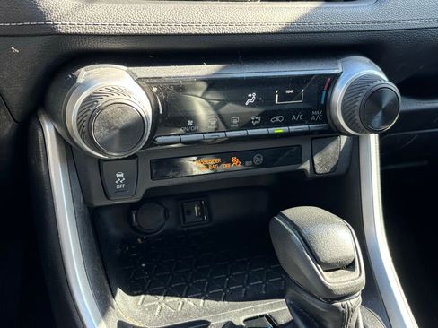Used 2019 Toyota RAV4 LE image 11
