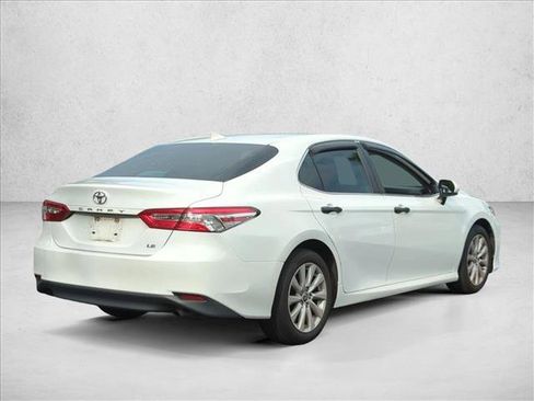 Used 2020 Toyota Camry LE FWD image 5