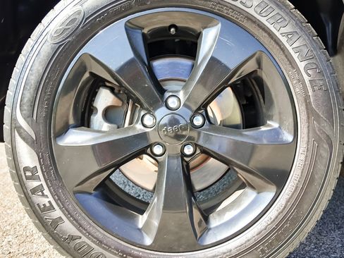 Used 2020 Jeep Cherokee Latitude Plus image 33