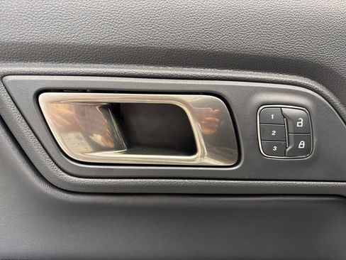 Used 2022 Ford Mustang Shelby GT500 w/ Technology Package image 17