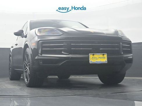 Used 2025 Porsche Cayenne AWD/4WD image 28