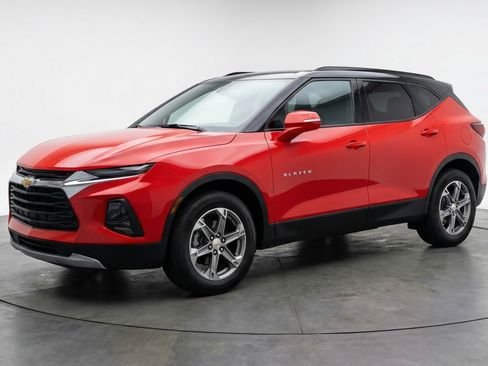 Used 2025 Chevrolet Blazer LT image 3