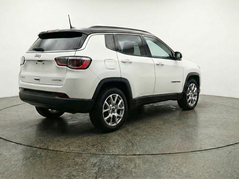 Used 2025 Jeep Compass Limited image 9