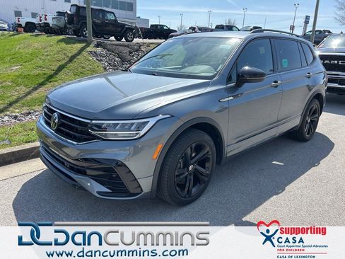Used 2023 Volkswagen Tiguan SE R-Line image 1