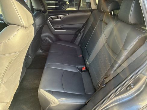 Used 2023 Toyota RAV4 XLE Premium image 27