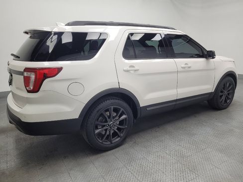 Used 2017 Ford Explorer XLT w/ Equipment Group 202A FWD image 10
