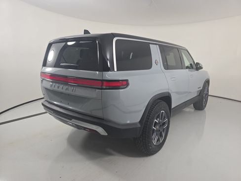 Used 2025 Rivian R1S Adventure AWD/4WD image 5