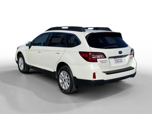 Used 2016 Subaru Outback 2.5i Premium image 3