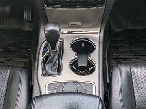 Used 2019 Jeep Grand Cherokee Limited w/ Luxury Group II AWD/4WD image 19