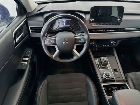 Used 2024 Mitsubishi Outlander SE image 10