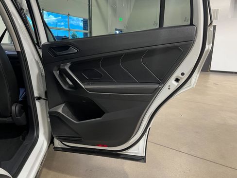 Used 2023 Volkswagen Tiguan SE image 36